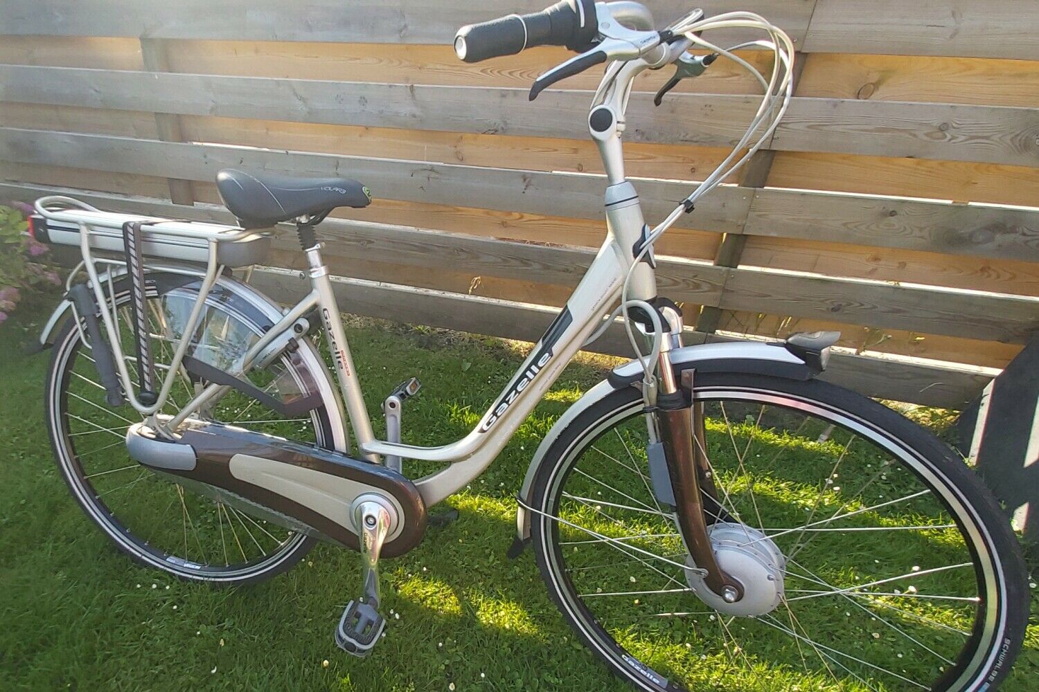 stout Nuchter Ontwaken Gazelle innergy orange plus met splinter nieuwe zilvere accu - Tweedehands  E-bike - Bikaroo
