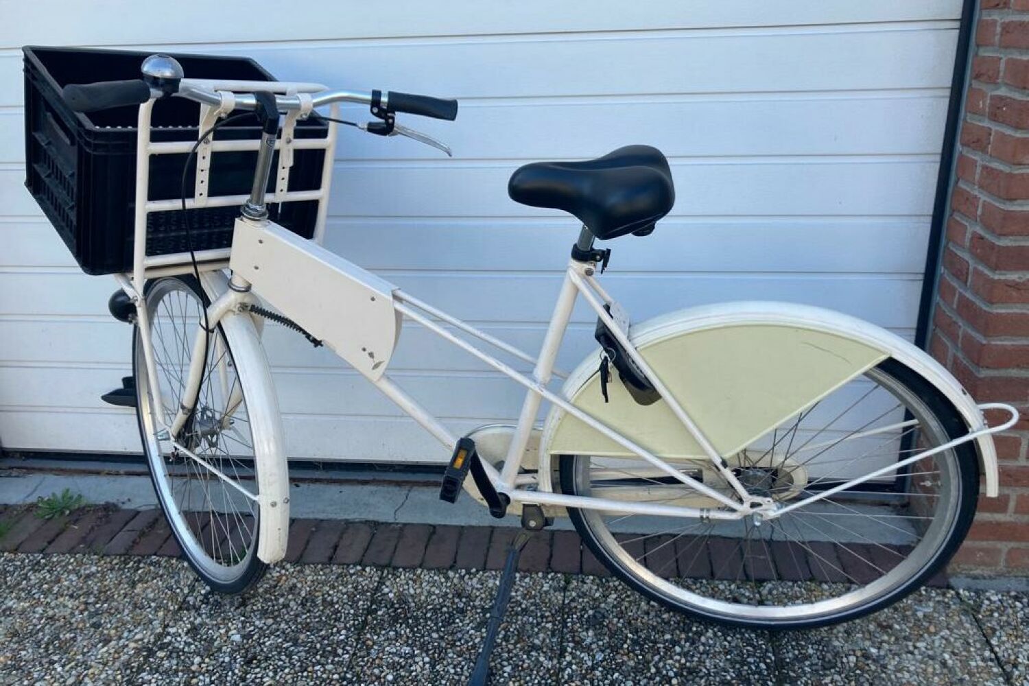 Ongedaan maken mooi zo Hollywood Witte fiets met mand - Tweedehands Stadsfiets - Bikaroo
